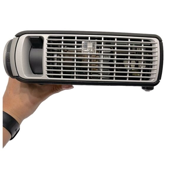 InFocus IN32 DLP LCD Projector with Carry Case - Picture 10 of 15